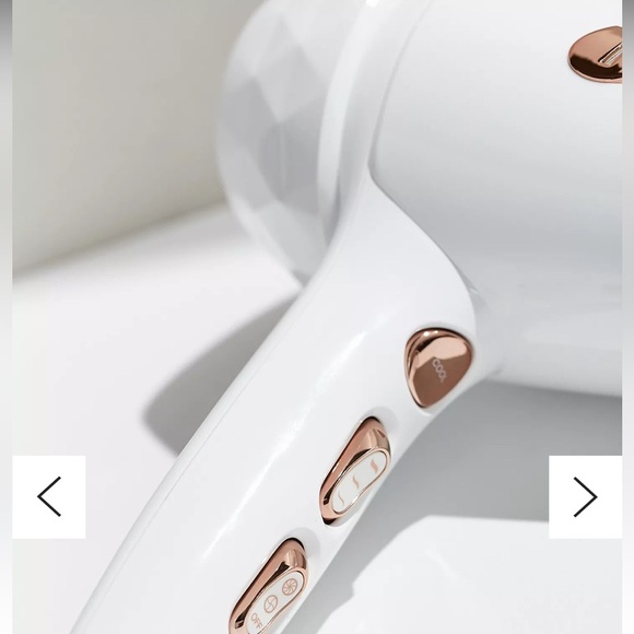 T3 Featherweight Luxe 2i Hair Dryer
NEW in BOX blowdryer & brush included
0207 - Picture 3 of 11